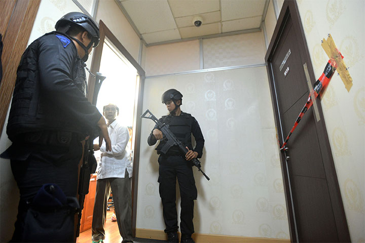 Logika Terbalik Hadapi Penyidik