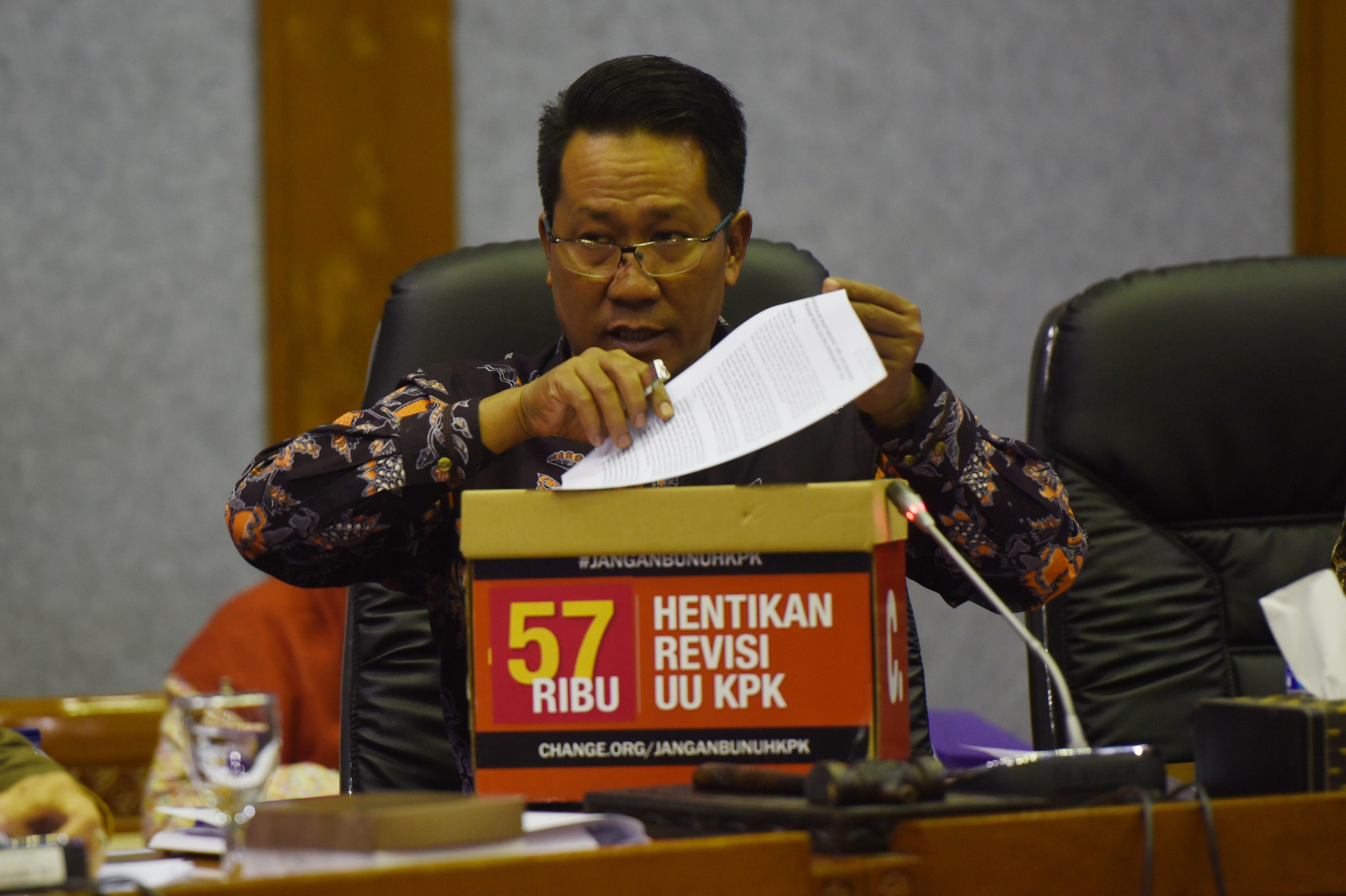 Hukum Besi untuk Hentikan Korupsi