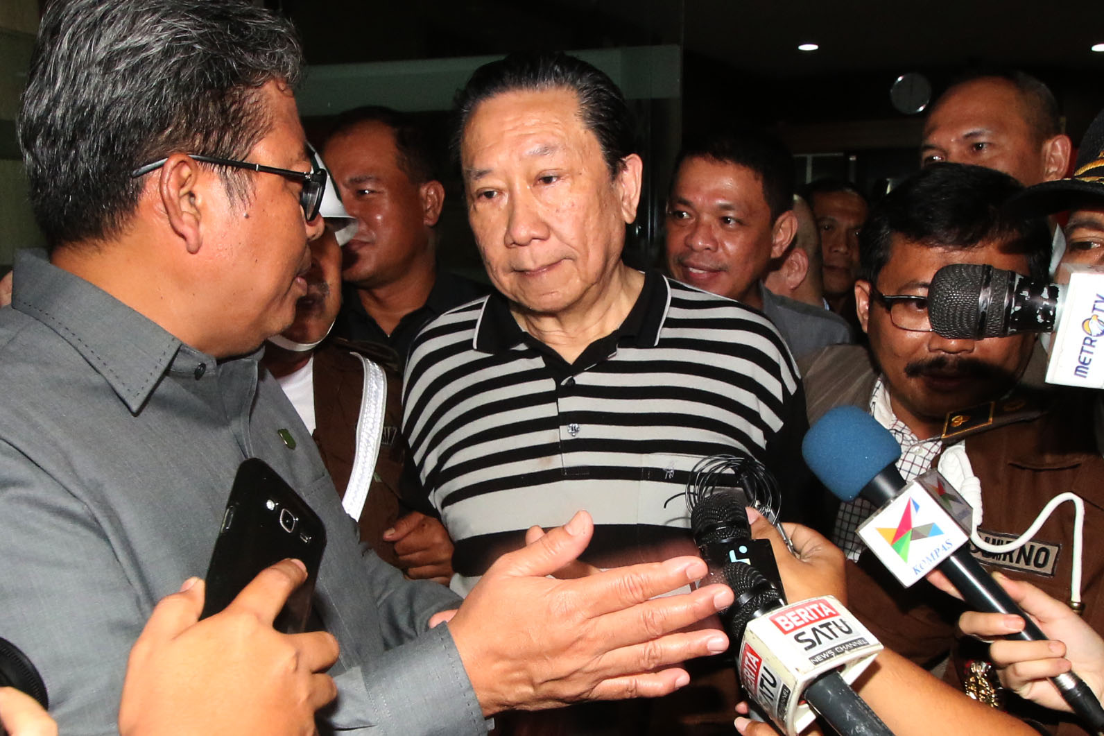 Menggebu Memburu  Buron Koruptor