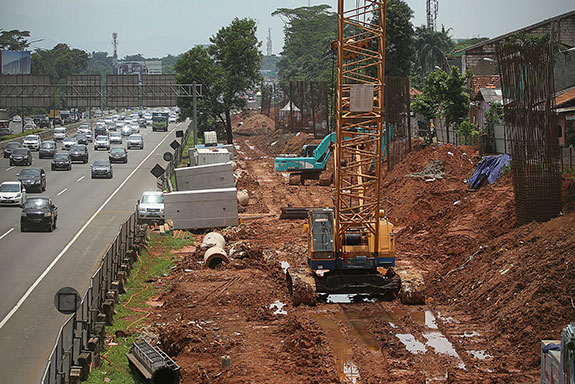 Momok Pekerja Tiongkok