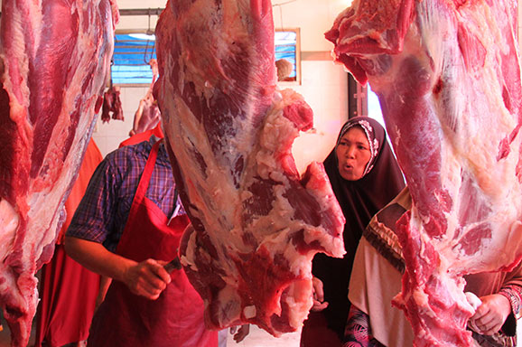 Tangan Tersembunyi di Daging Sapi
