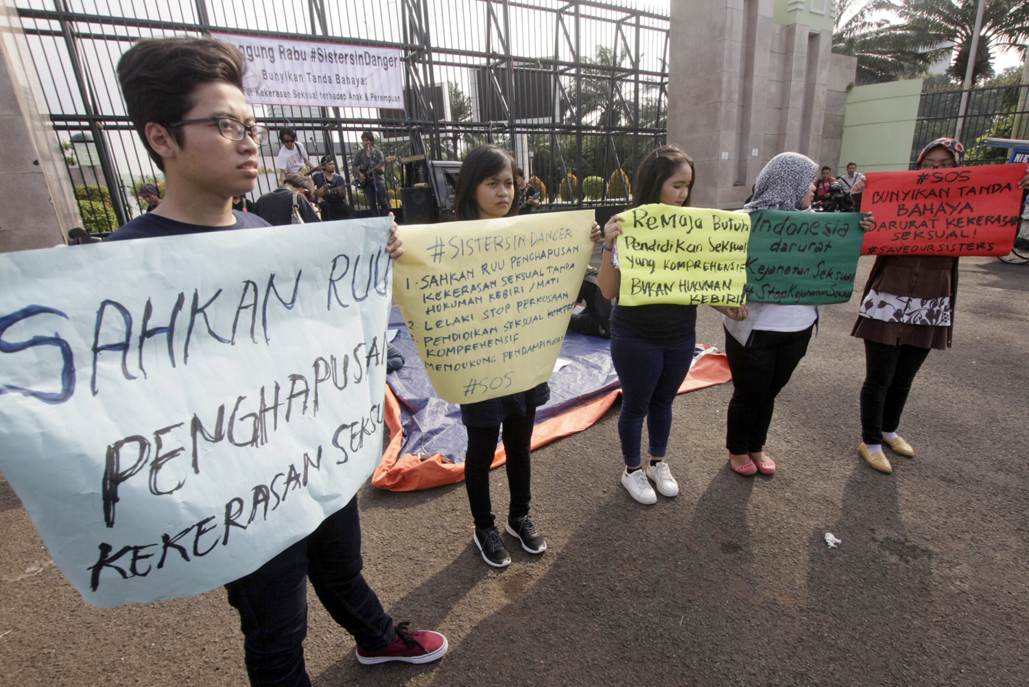 Menimbang Hukuman Kebiri