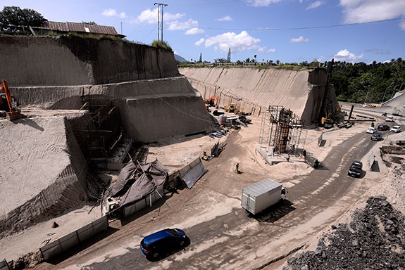 Mempergesit Gerak Mesin Infrastruktur