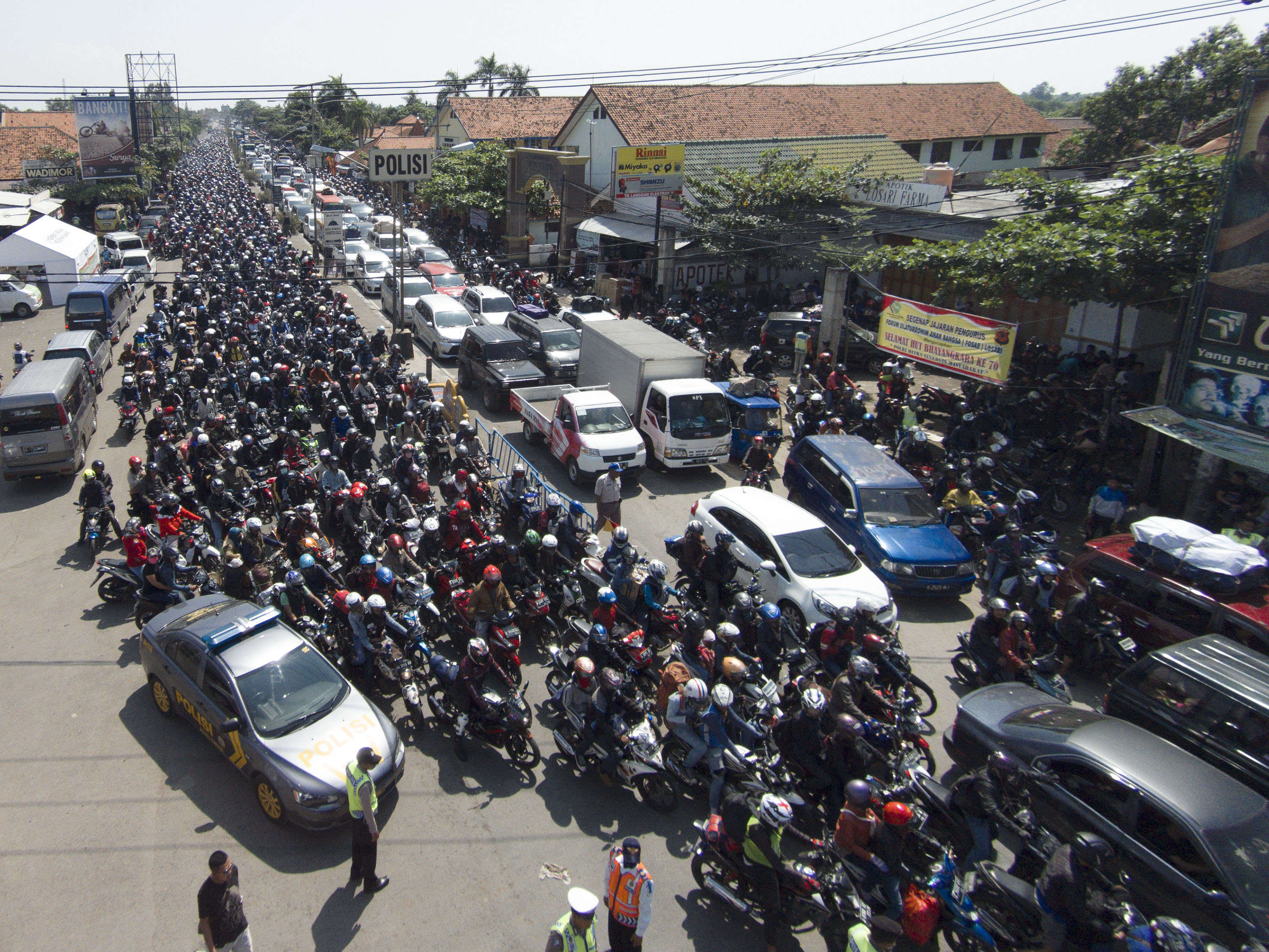 Mendobrak  Tradisi Urbanisasi