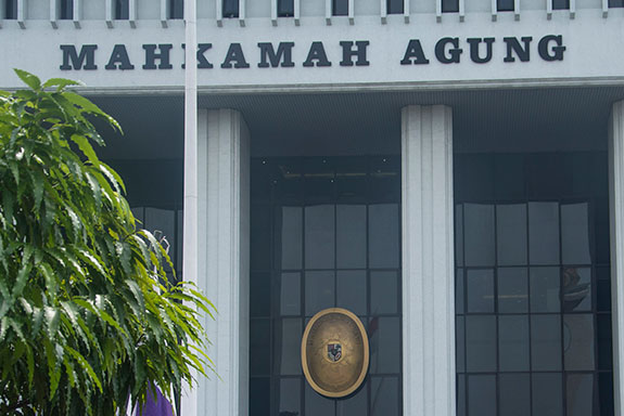 Menguak Pintu Masuk Reformasi MA