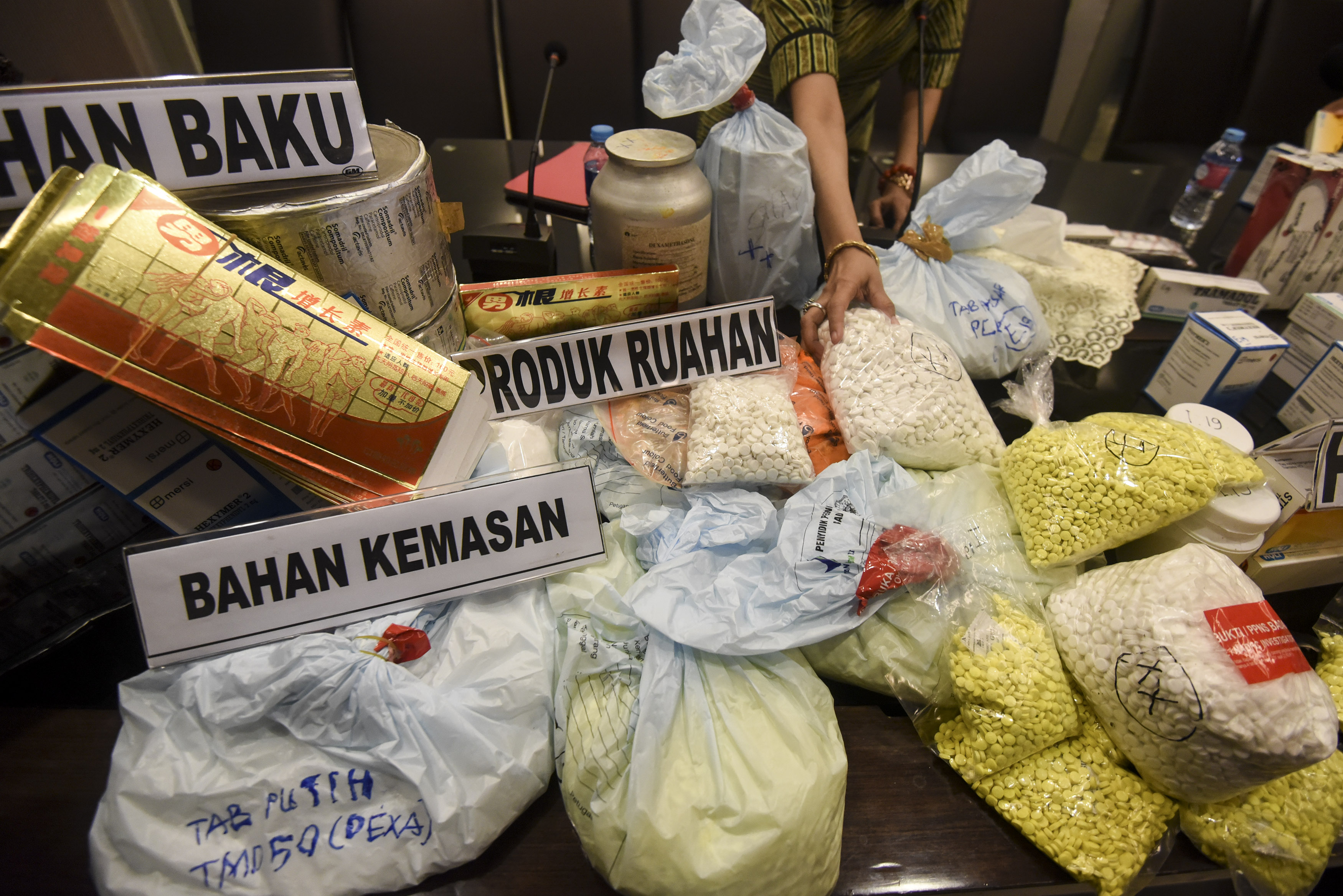 Melindungi Generasi dari Obat Palsu