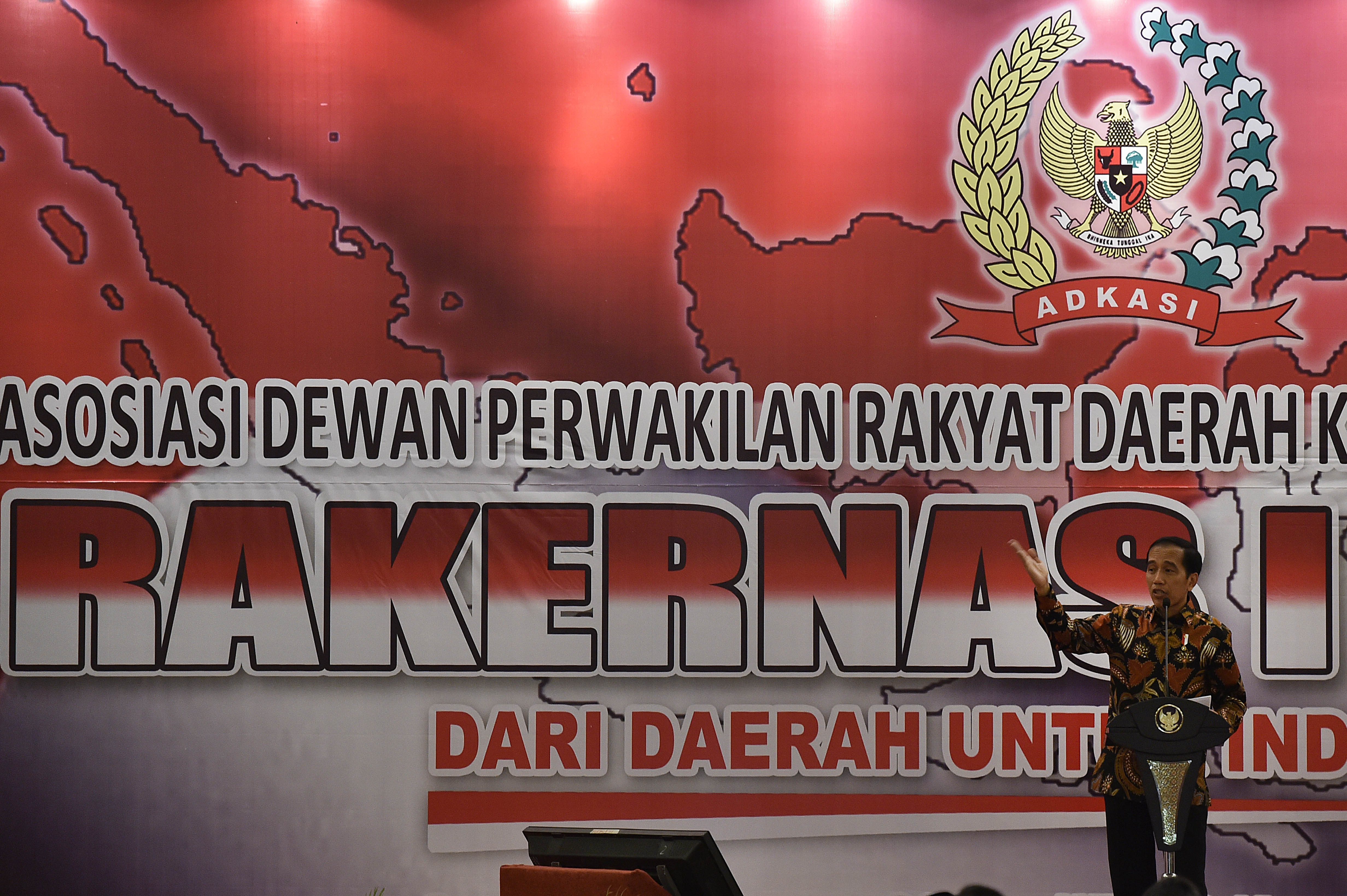 Menunda Penaikan Tunjangan DPRD