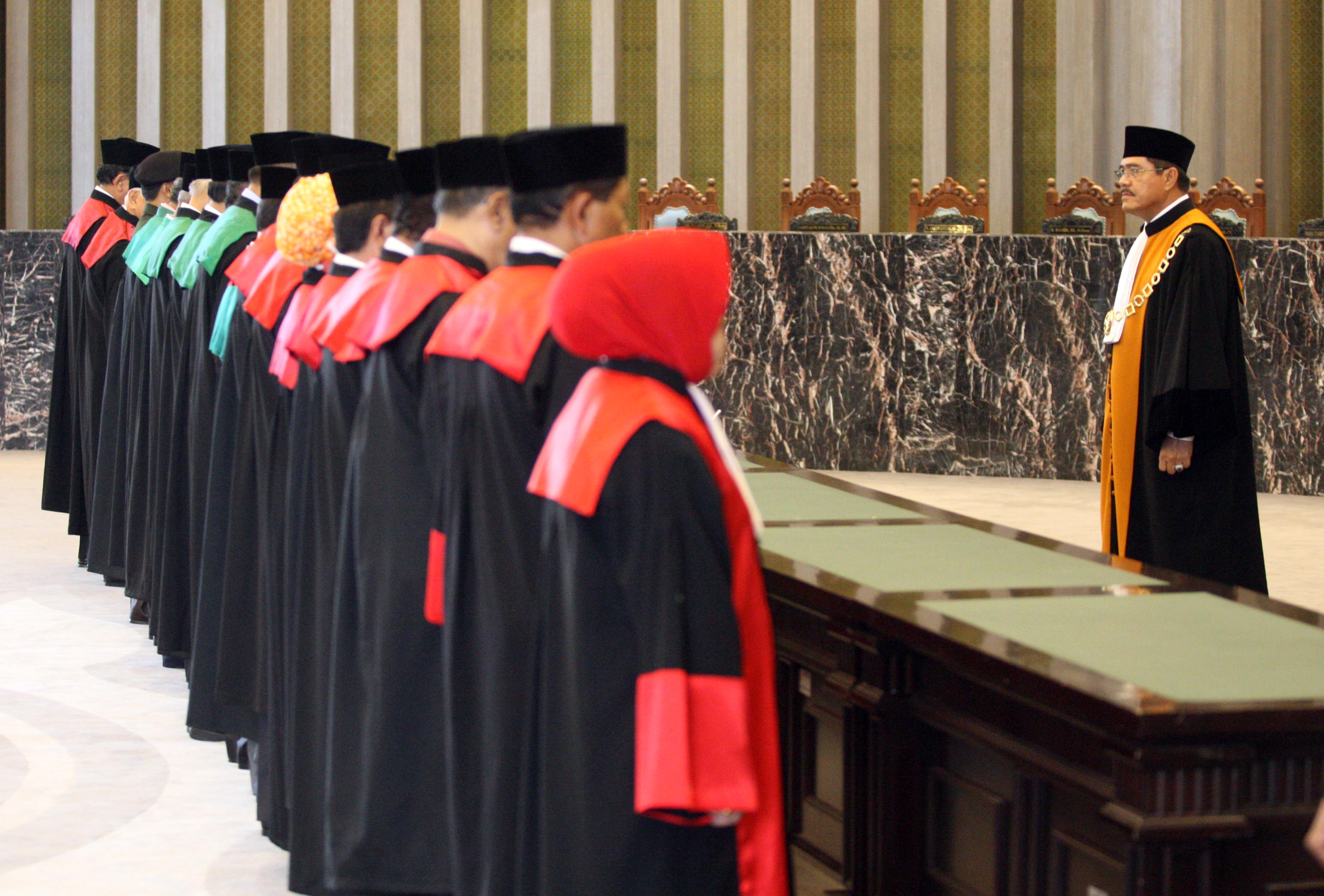 Mereformasi Hukum dari Hulu