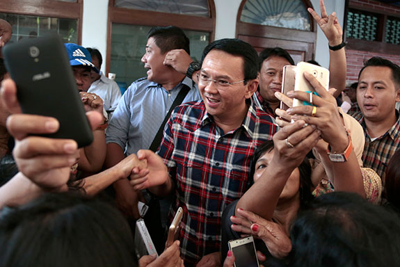 Menelusuri Aktor Penista Demokrasi