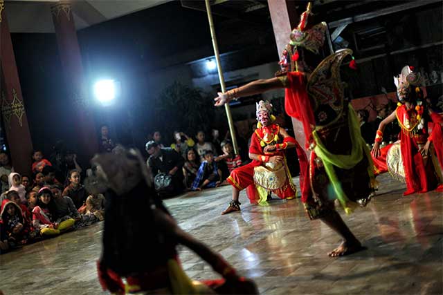 Di Balik Wajah Wayang Topeng Malang