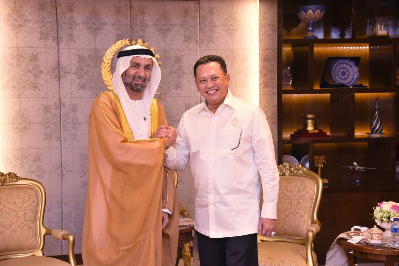  Ketua DPR RI Bambang Soesatyo (kanan) bertemu President of the Global Council for Tolerance and Peace (GCTP), Ahmed Bin Mohamed Aljarwan di ruang kerja Ketua DPR, Jakarta, Kamis (03/05).