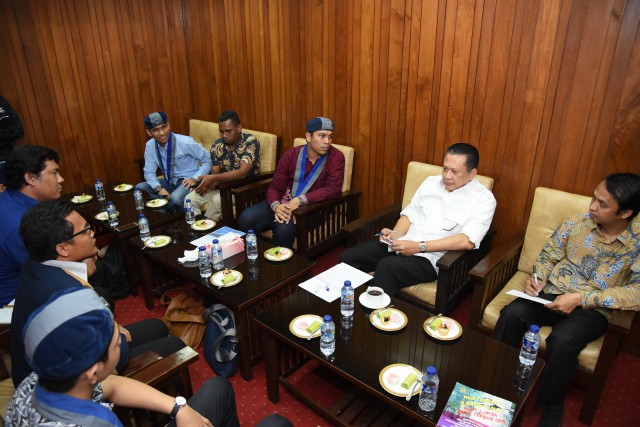 Ketua DPR Bambang Soesatyo saat menerima Pengurus Pusat Gerakan Mahasiswa Kristen Indonesia (GMKI) di Gedung DPR RI, Jakarta, Senin (20/8).