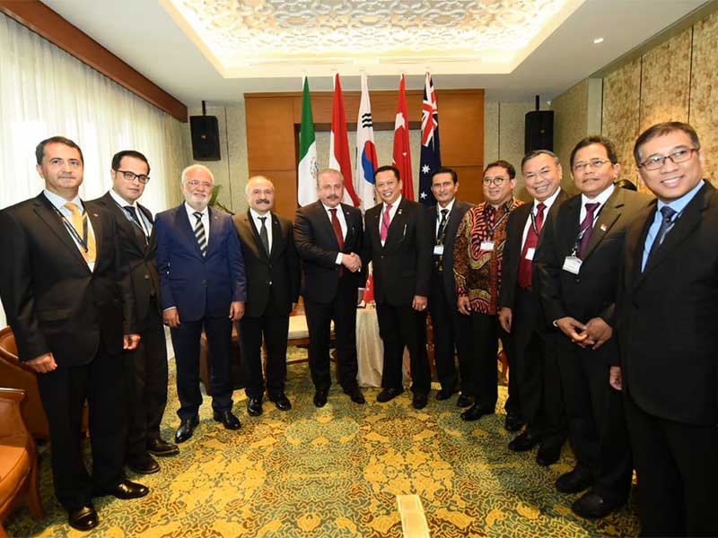 Ketua DPR RI Bambang Soesatyo saat pertemuan bilateral dengan Wakil Ketua Parlemen Turki Mustafa Sentop,  di Bali, Sabtu (15/9).