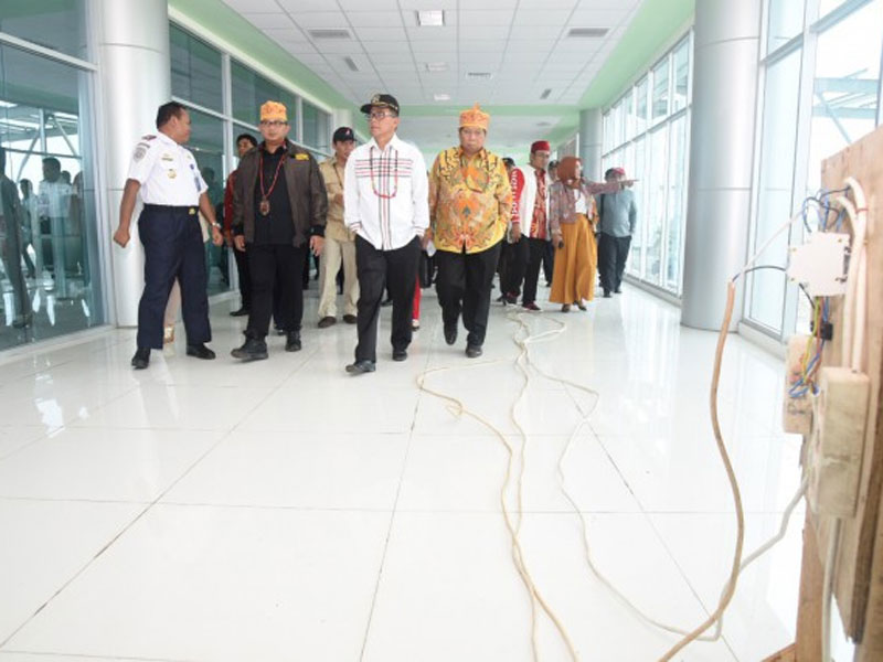 Tim Komisi V DPR RI dipimpin Wakil Ketua Komisi V DPR Anton Sukartono Suratto meninjau Bandara Tjilik Riwut, Palangka Raya, Jumat (6/9).