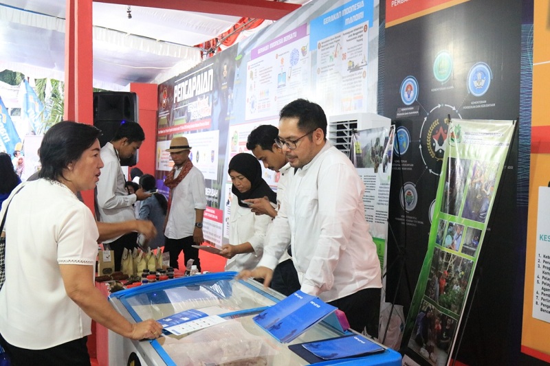 Hingga 28 Oktober 2018, ratusan pengunjung mendatangi stan Ditjen Dukcapil