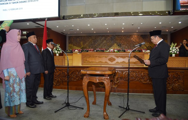 Ketua DPR RI Bambang Soesatyo melantik tiga Anggota DPR RI Pergantian Antara Waktu