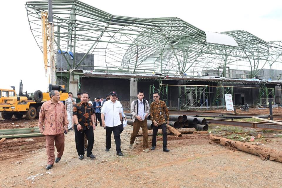 Peninjauan anggota DPR ke Bandara Tampa Padang