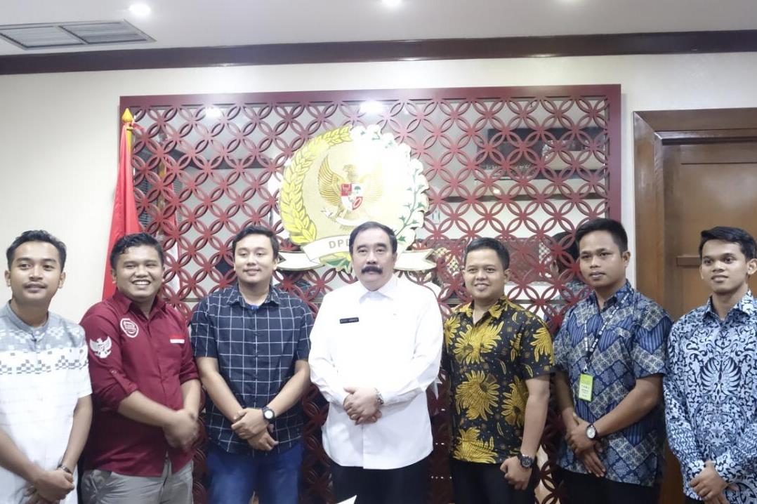 Kaum Milenial Sumbar Curhat ke Donny Moenek 