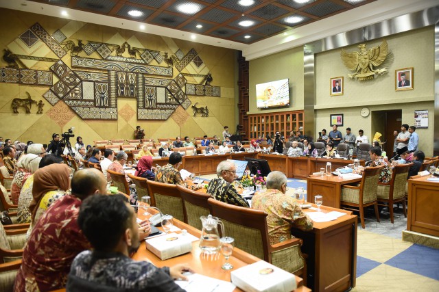 Suasana Komisi IX DPR RI Rapat Kerja dengan Menteri Kesehatan.