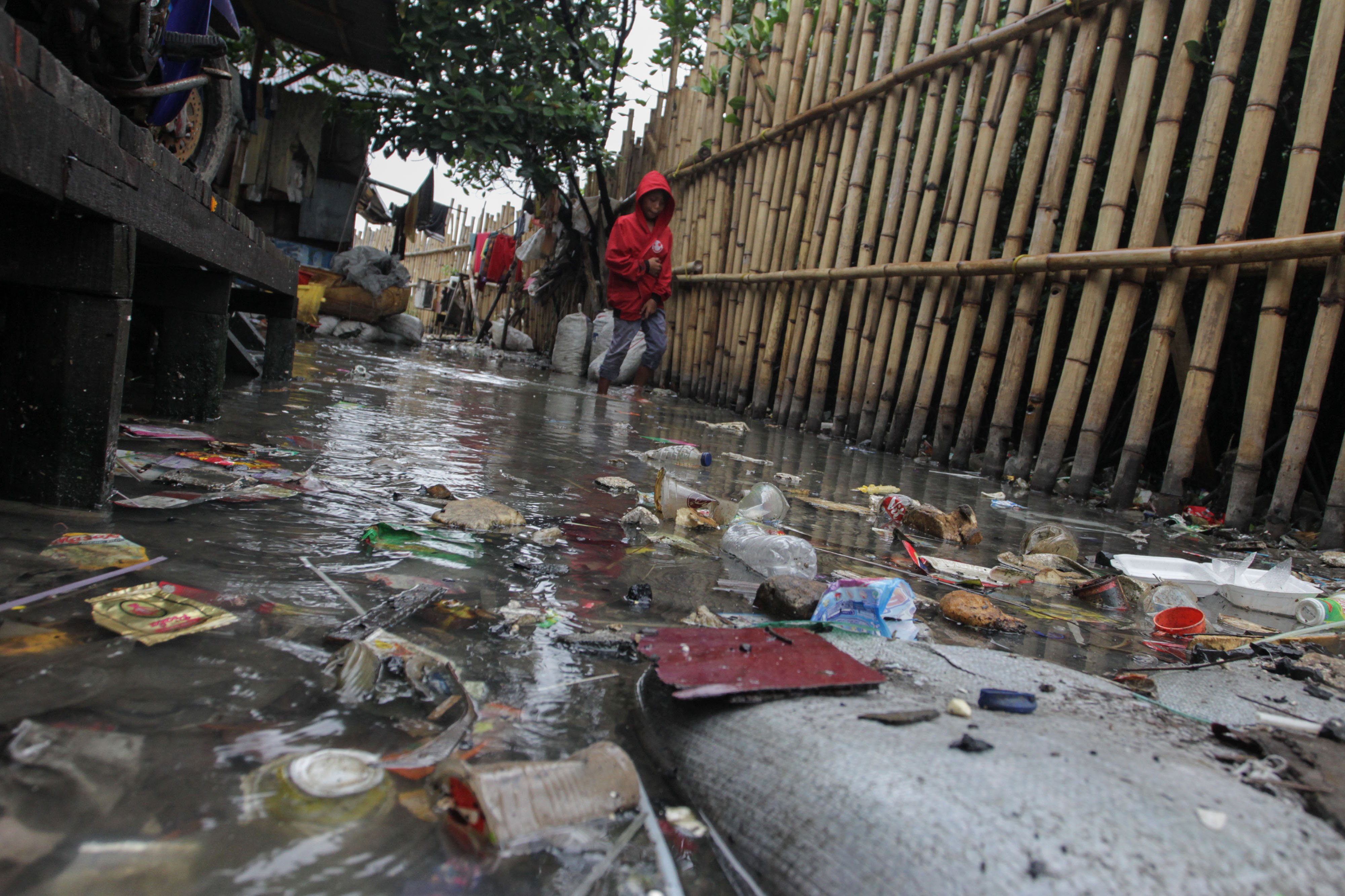 Respon Bencana Banjir PKPU Turunkan Tim Evakuasi.
