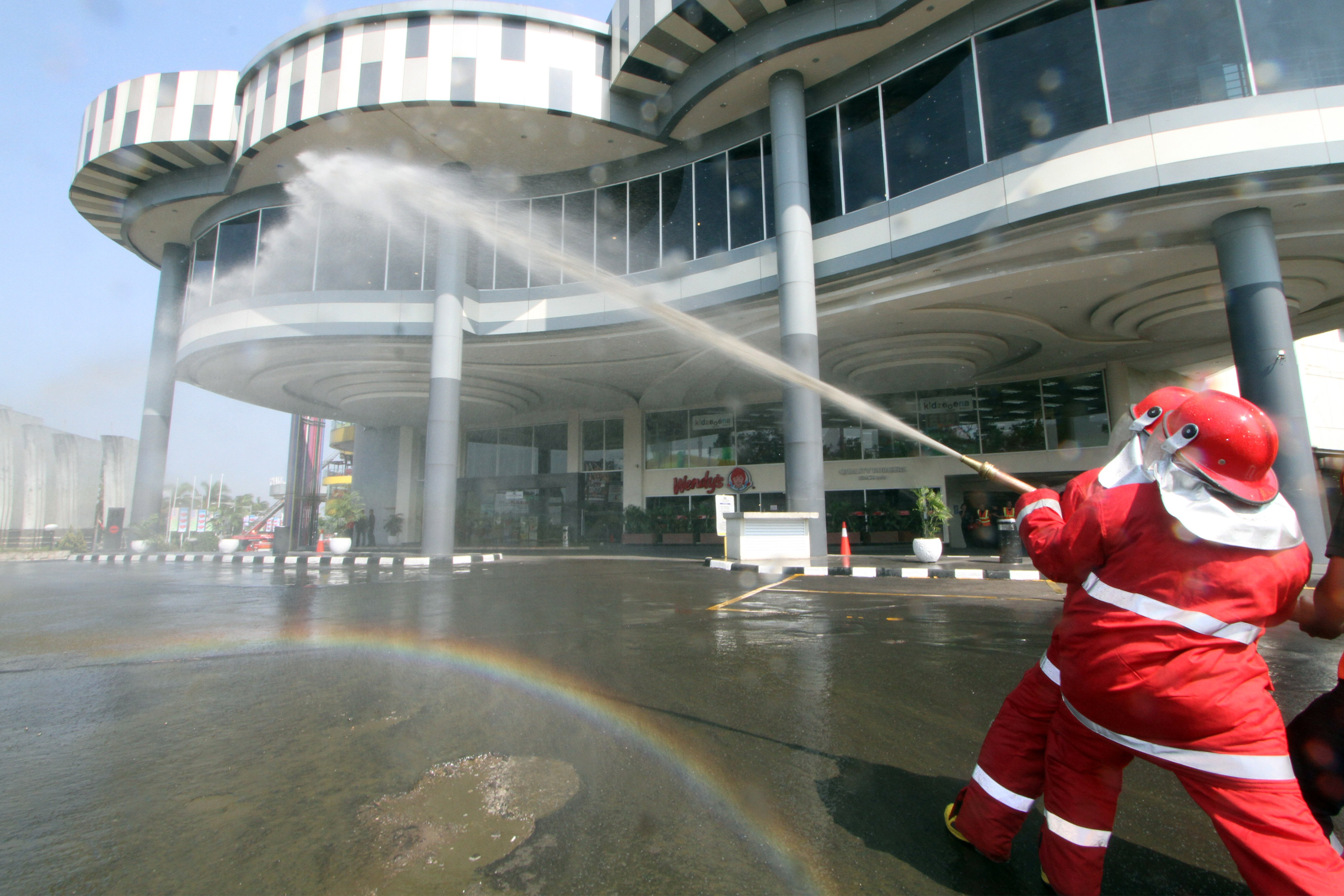 Simulasi pemadaman kebakaran