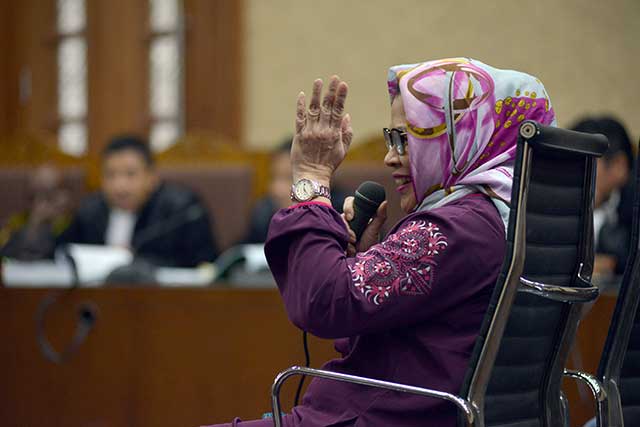 Anggota nonaktif Komisi VII DPR RI Dewie Yasin Limpo memberikan kesaksian dalam sidang perkara dugaan suap terkait dengan proyek pembangunan pembangkit listrik tenaga hidro di Kabupaten Deiyai, Papua, di Pengadilan Tipikor Jakarta, kemarin.