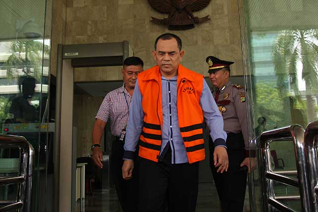 Wakil Ketua DPRD Banten dari Fraksi Golkar SM Hartono meninggalkan Gedung KPK di Jakarta, kemarin.