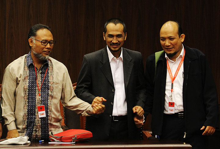 Bambang Widjojanto dan Abraham Samad, serta penyidik senior KPK, Novel Baswedan