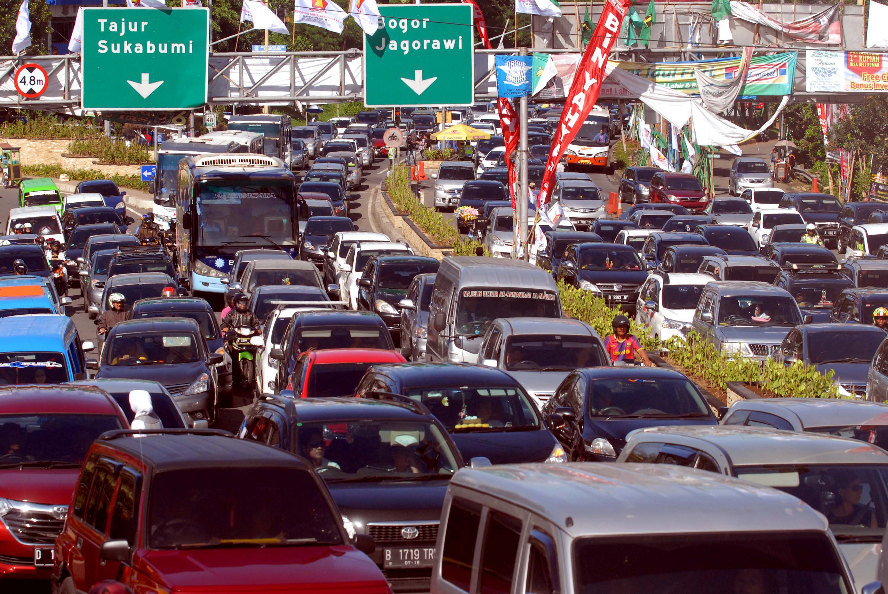 Libur Imlek Jalur Puncak Padat