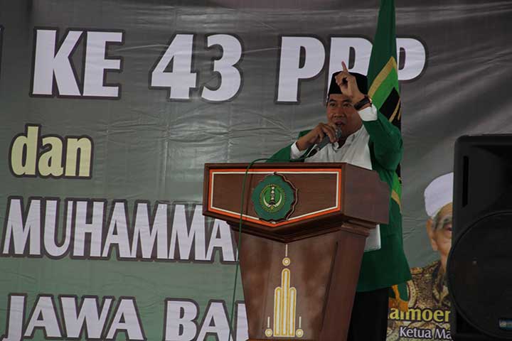 Wakil Sekjen DPP PPP Sudarto saat memberikan sambutannya dalam acara Harlah ke-43 PPP di Pondok Pesantren Syamsul Ulum, Jalan Bhayangkara, Kota Sukabumi, Jawa Barat, kemarin.