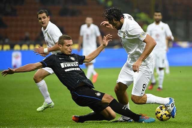 Cedera tak Kunjung Pulih, Vidic Putuskan Pensiun