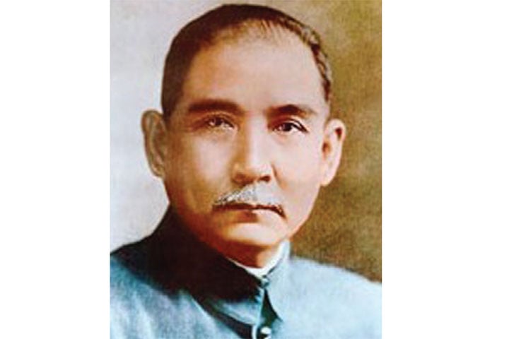1912:Sun Yat Sen Dirikan Republik Tiongkok