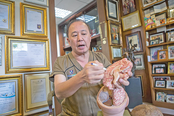 Eka Julianto Wahjoepramono: Hidup dalam Keluarga Dokter