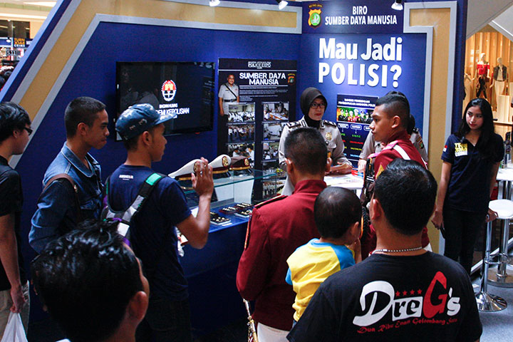 Ingin Daftar Polisi sampai hanya Swafoto