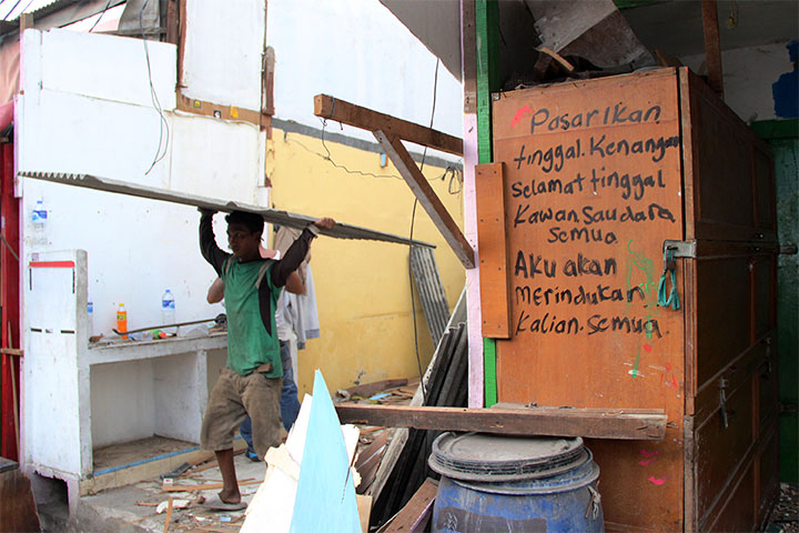 Tolak Penggusuran, Warga RT 12 Luar Batang Blokir Gang