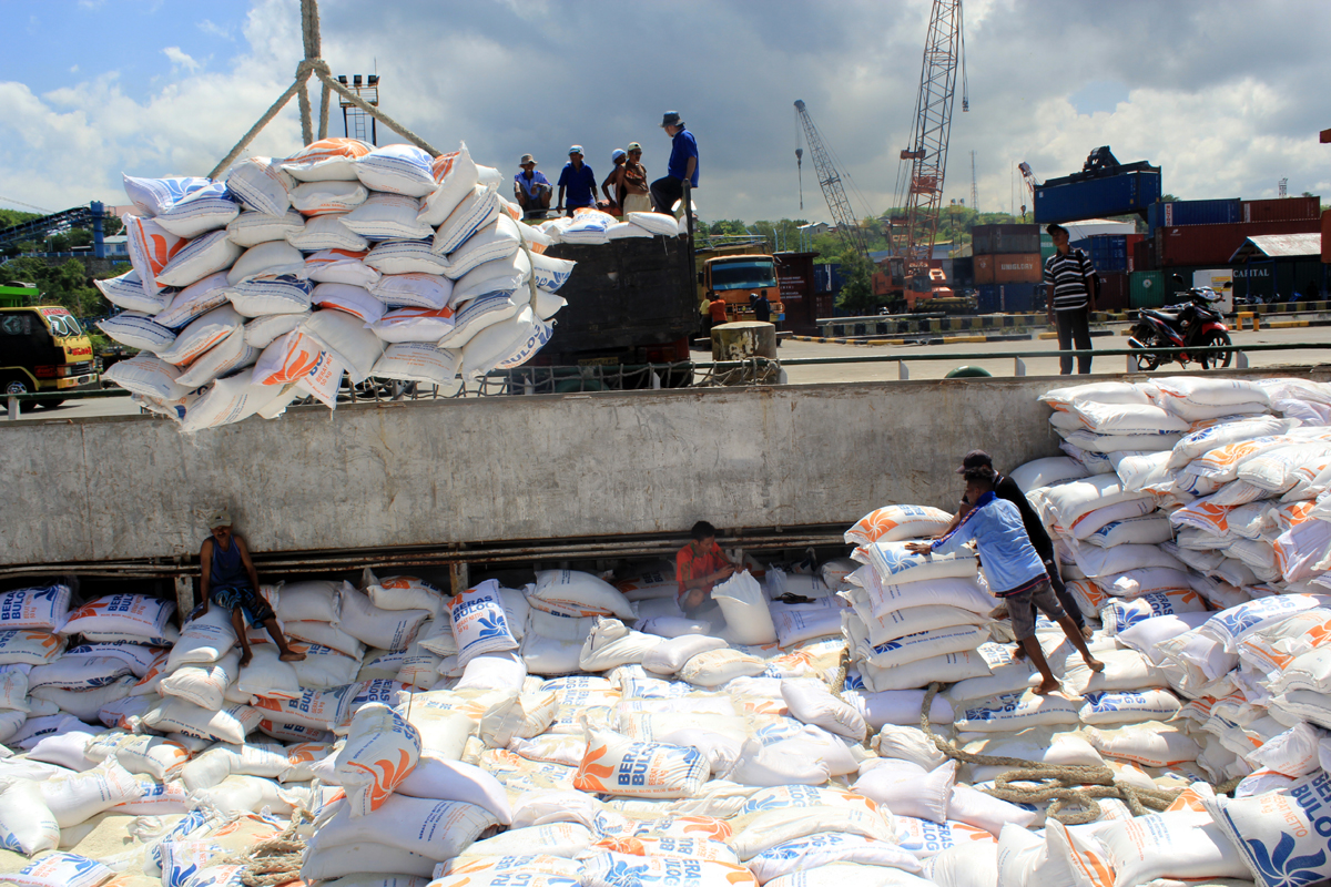 Bulog Sulteng Datangkan Beras dari Jatim