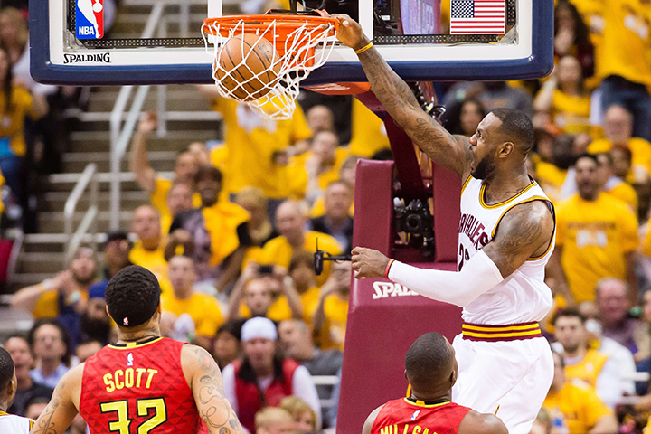 LeBron James Pimpin Cavaliers Kalahkan Hawks