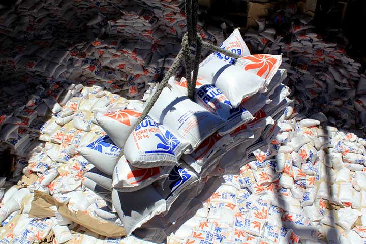 Ada 2 Ribu Ton Beras Impor dari Myanmar Tertahan di Surabaya