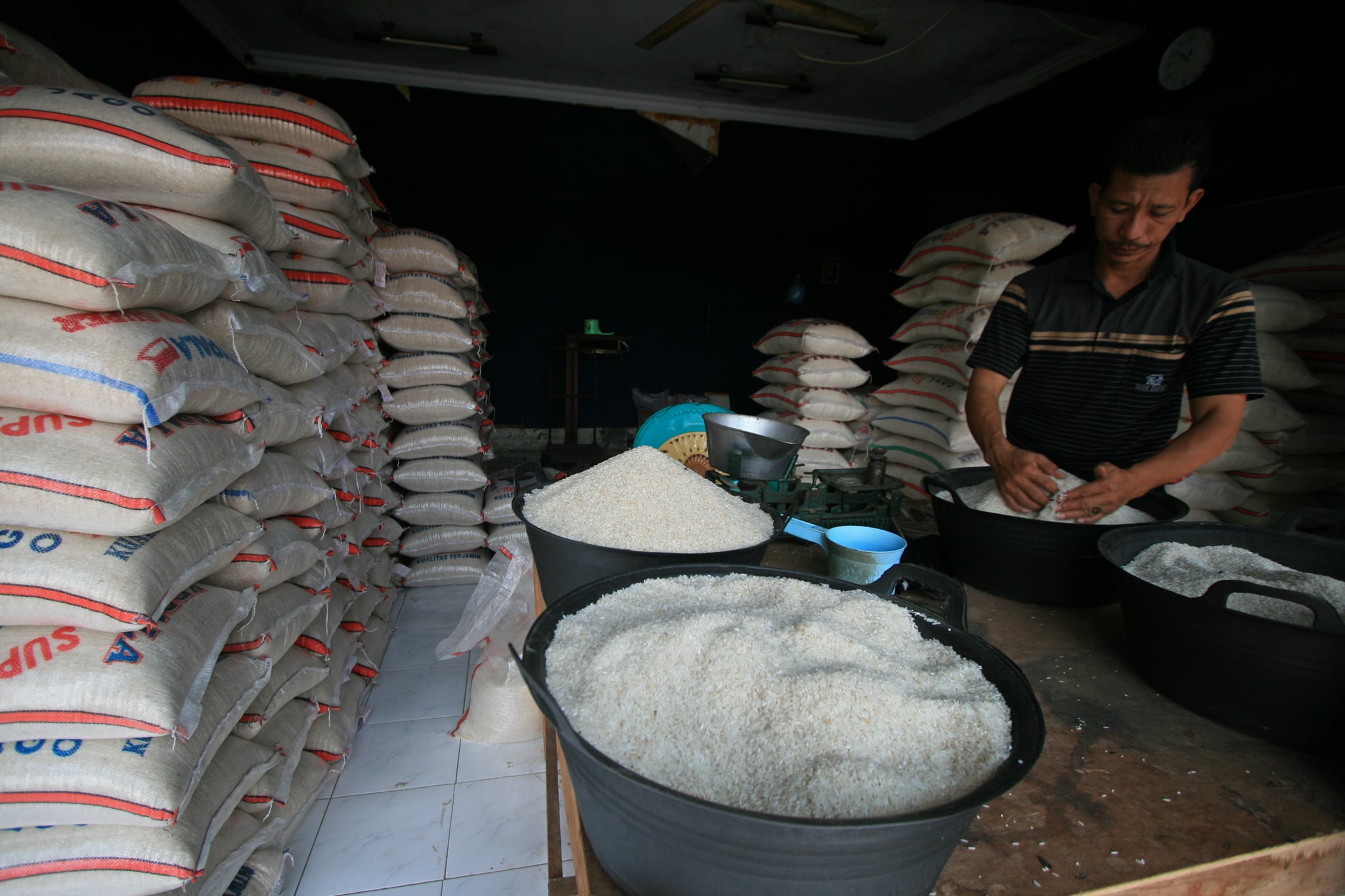 Pemerintah Jual Murah Beras Petani