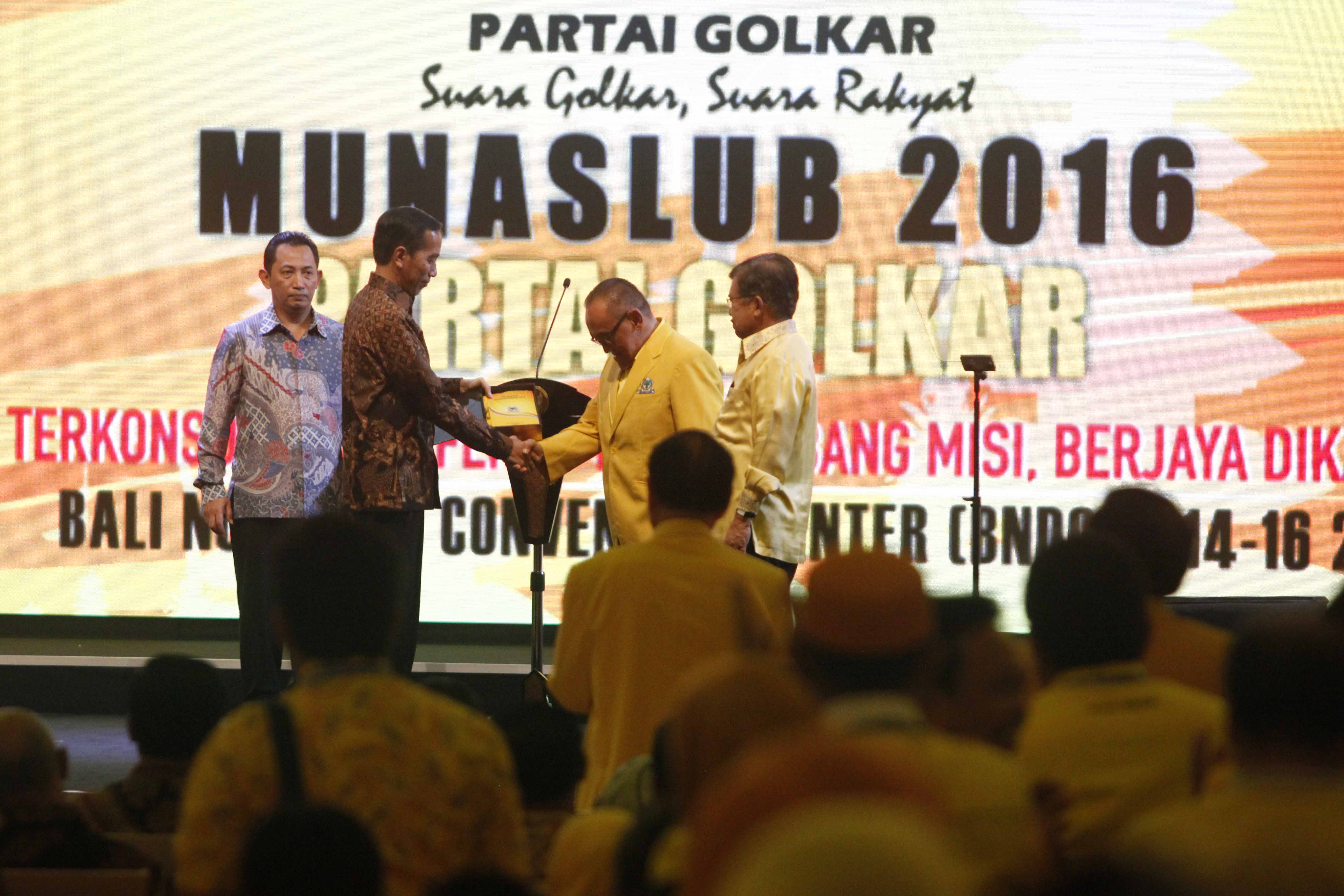 Akhir Oposisi Canggung