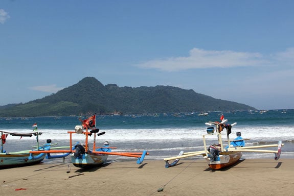 Nelayan Digelontor Jaring OJK