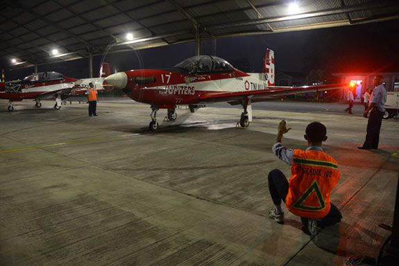 TNI AU Gelar Latihan Terbang Malam
