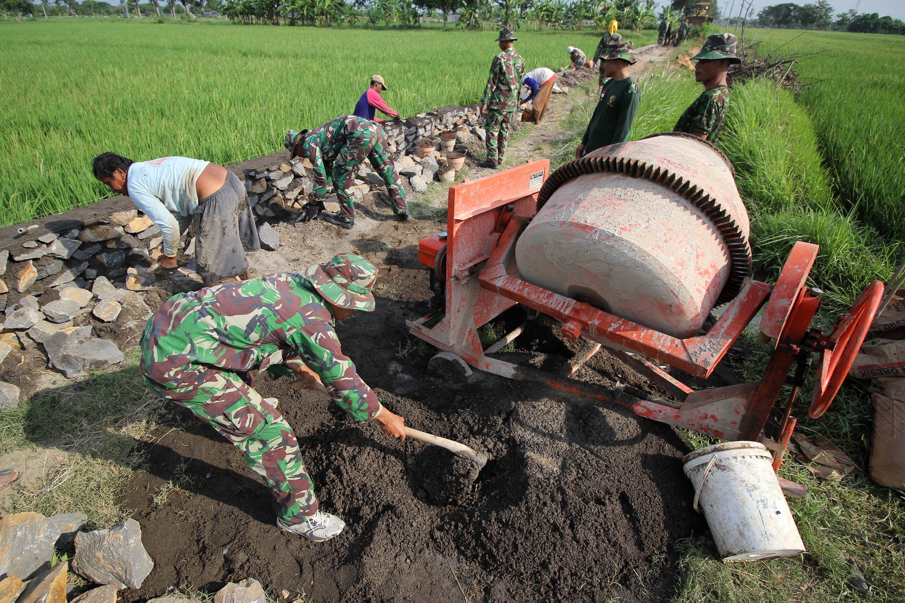 TNI Manunggal Bangkitkan Kebersamaan