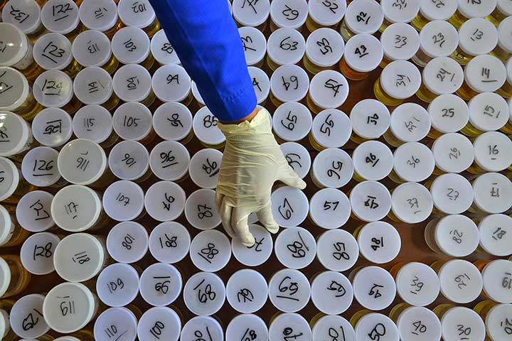 Ratusan PNS Pemprov Jabar Jalani Tes Urine