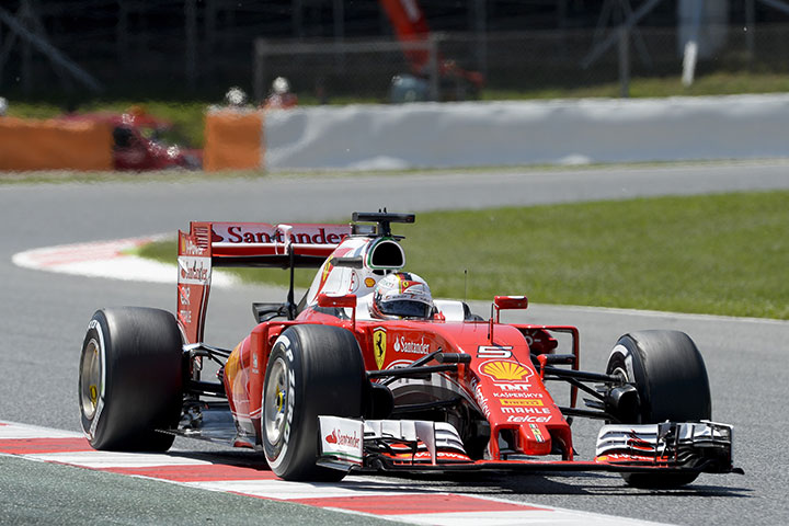 Vettel Bukukan Waktu Tercepat dalam Uji Coba di Barcelona