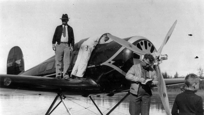 1933:Terbang Solo Dunia Pertama Kali