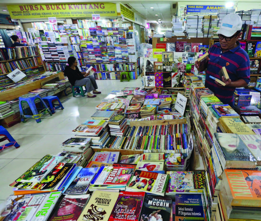 Blok M Square Tempat Berburu Buku Bekas