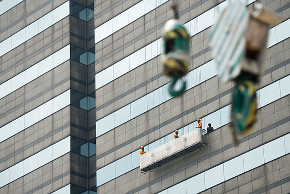 Gondola Jatuh dari Lantai 23, Pekerja Tewas