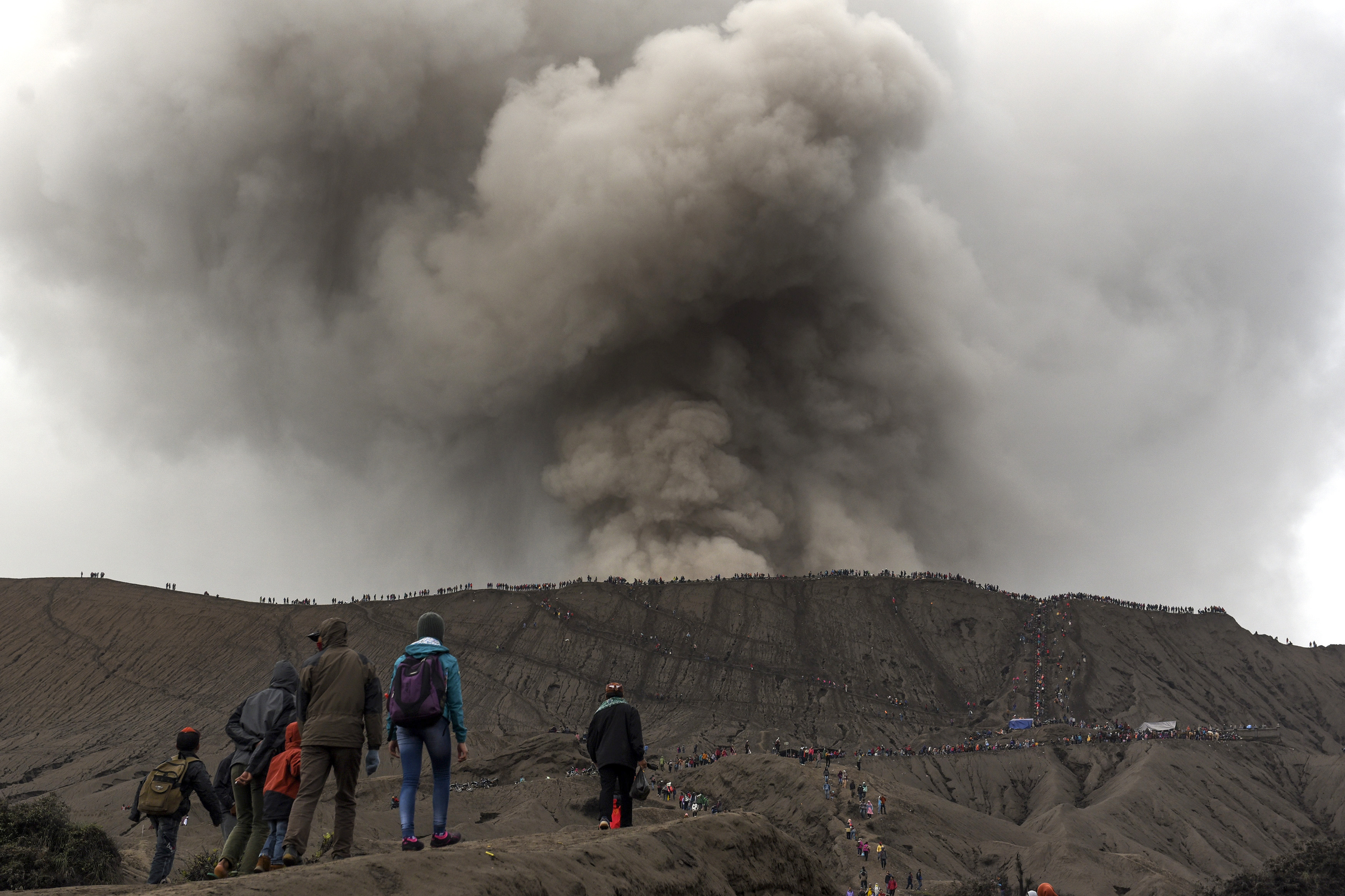 Pertunjukan Budaya Ramaikan Yadnya Kasada Bromo