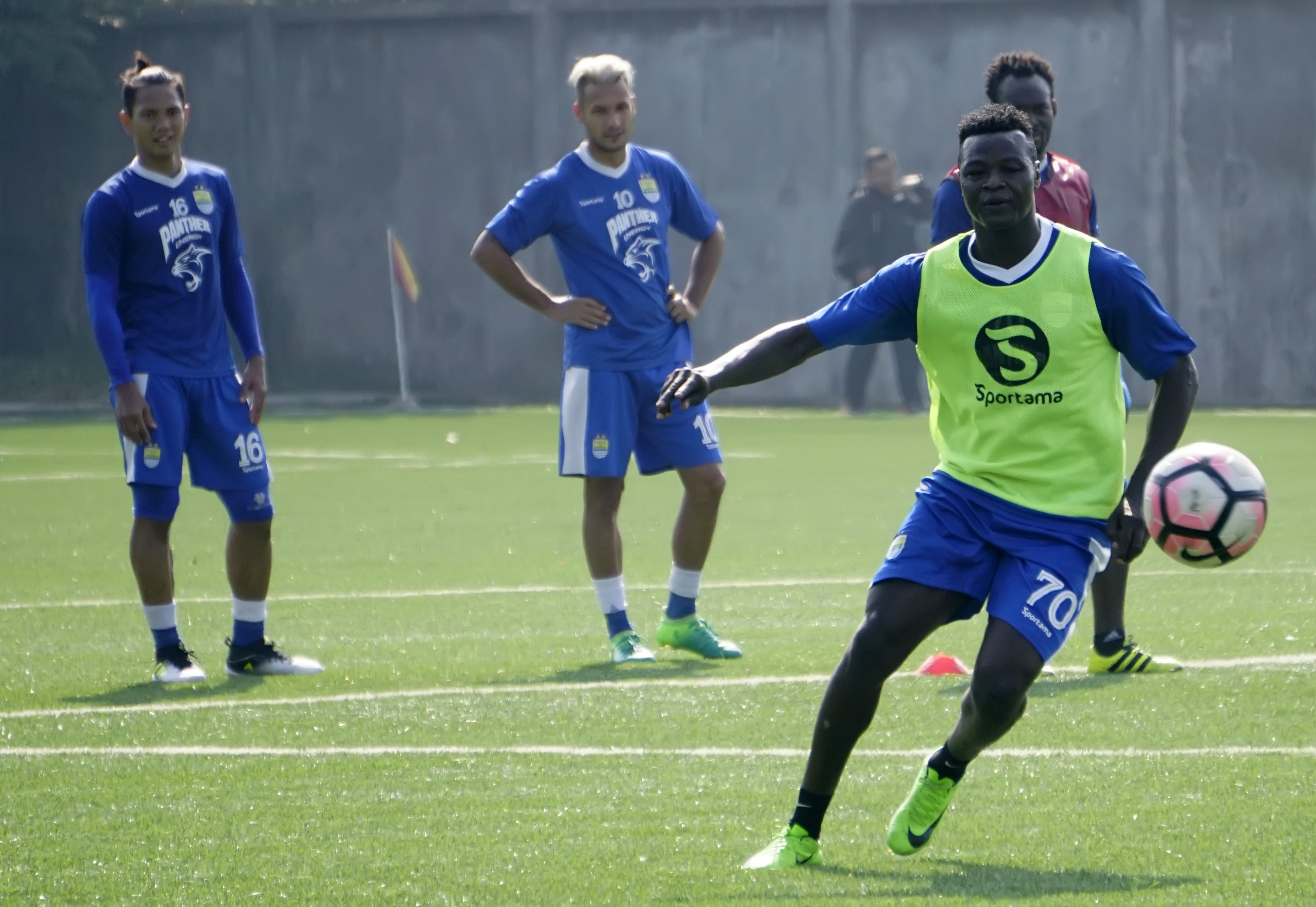 Libas Sriwijaya FC, Persib Mulai Menapaki Papan Tengah